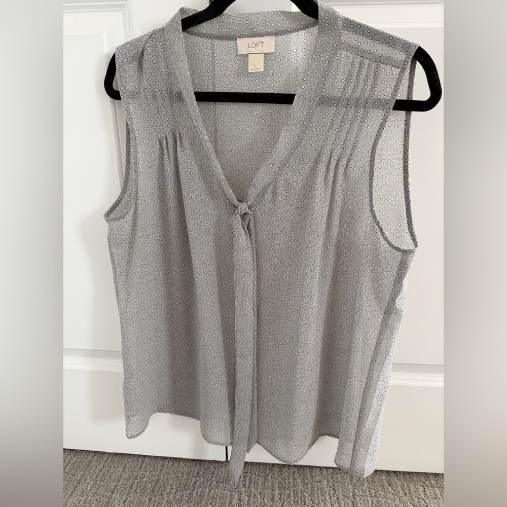LOFT Gray Patterned Sleeveless Blouse